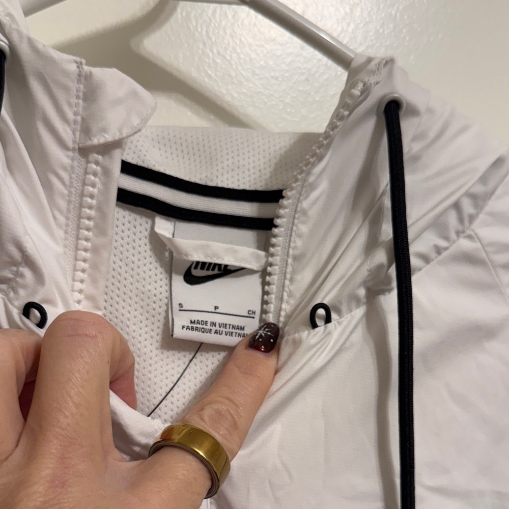 Nike Men's Two-Tone Gray and White Windbreaker - Picture 4 of 4